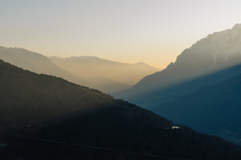 Click here to go to the research "Endangered Sounds: The Voice of Cevo, a sociological podcast".